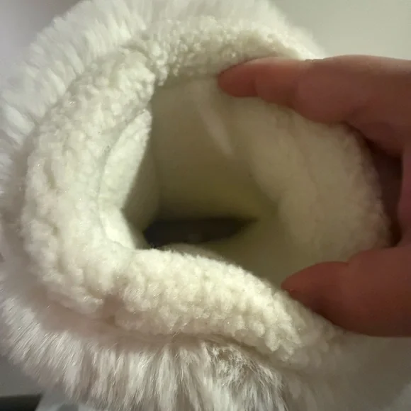 Forever 21 Hello Kitty White Faux Fur Boots Women’s Size 8 Pink Bow - Picture 7 of 9